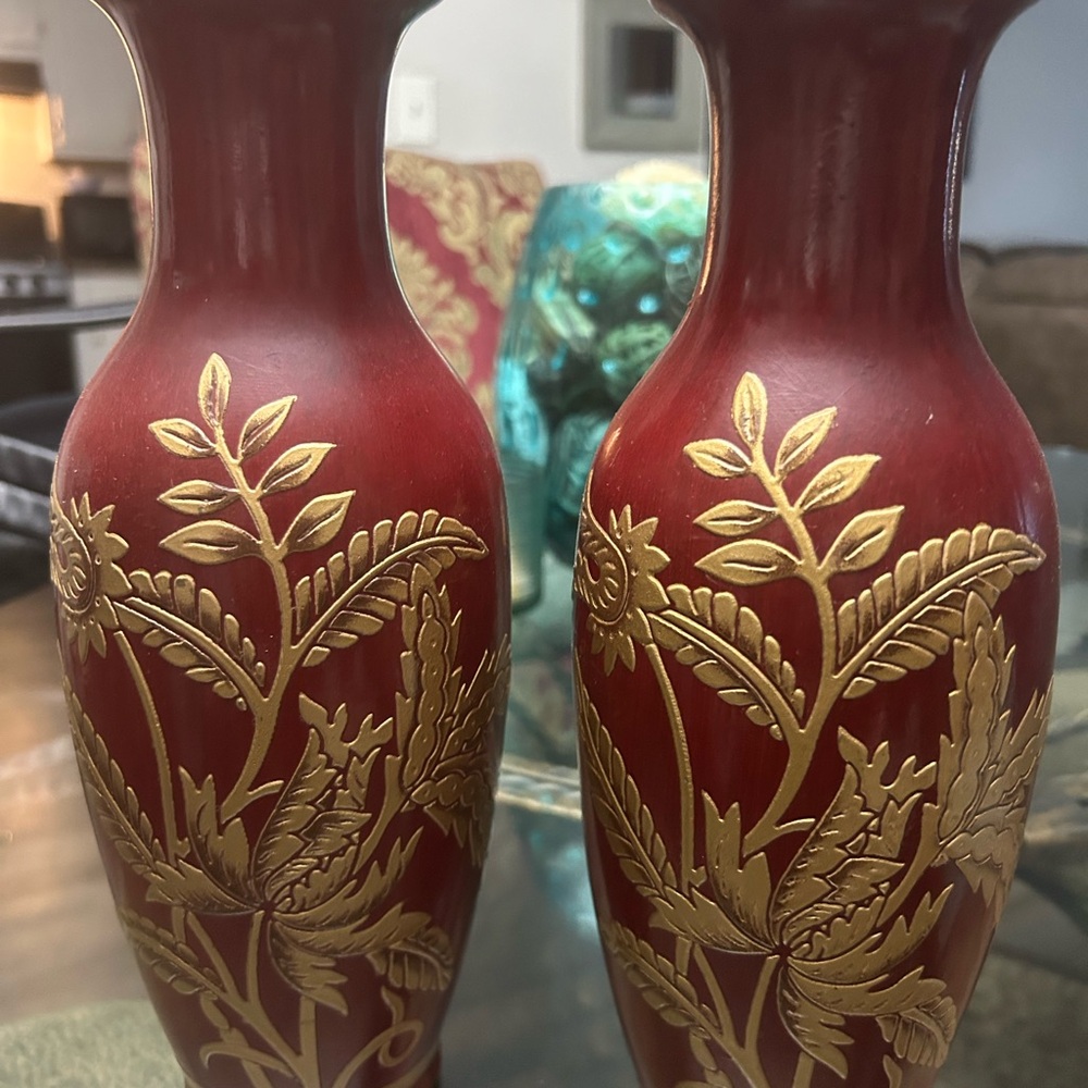 Elegant Red and Gold Vase Set